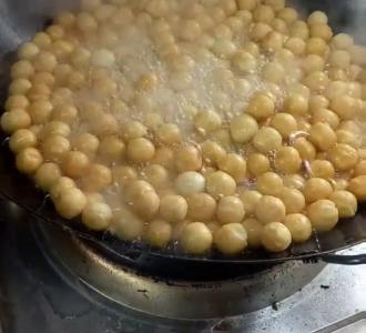 【我们厂里小少妇招工我拍他差点被打】视频直